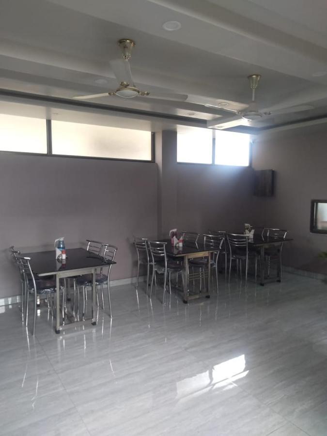 Woodland Lodge And Restaurant Guwahati Exterior foto